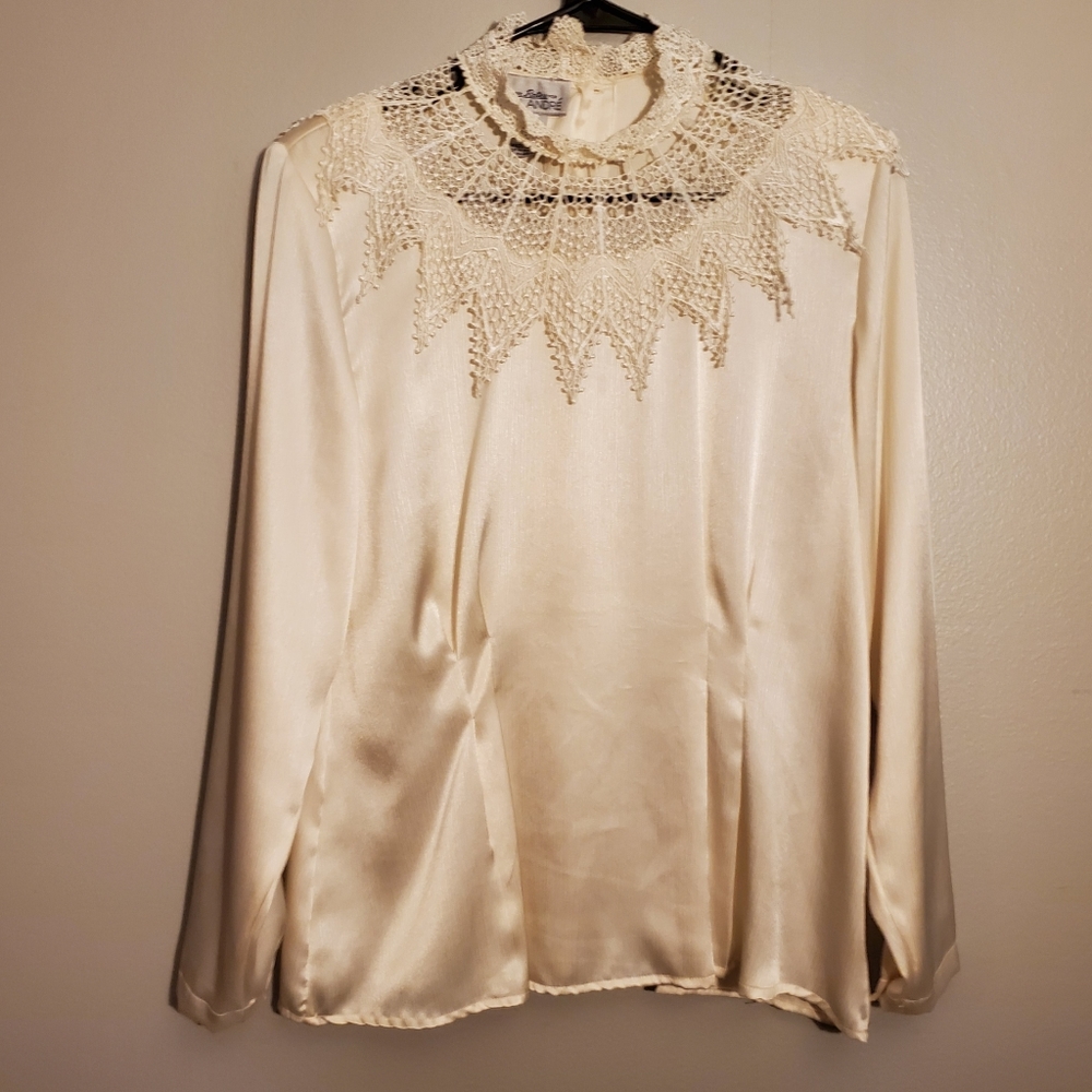 Sonya Ratay for San André vintage satin lace top